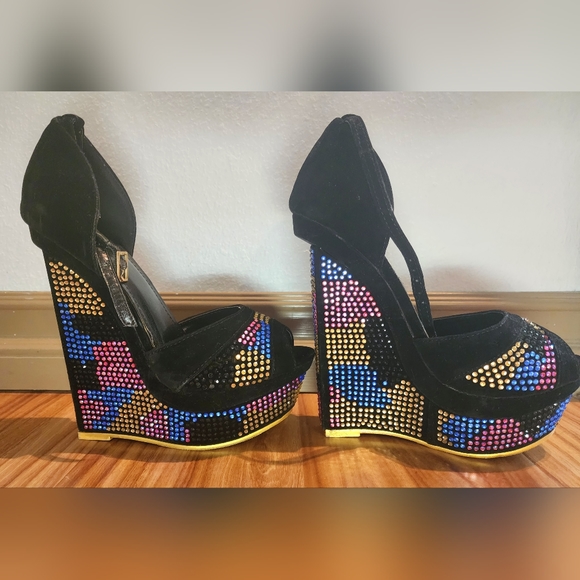 Size 6.5 black Velvet with gems 5 1/2" heel and 1" platform with ankle straps - Picture 6 of 9